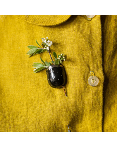 Juoda kišenelė su aukso detalėmis — rankų darbo porceliano papuošalas | sentiments.boutique
