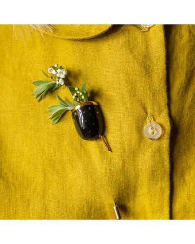 Juoda kišenelė su aukso detalėmis — rankų darbo porceliano papuošalas | sentiments.boutique